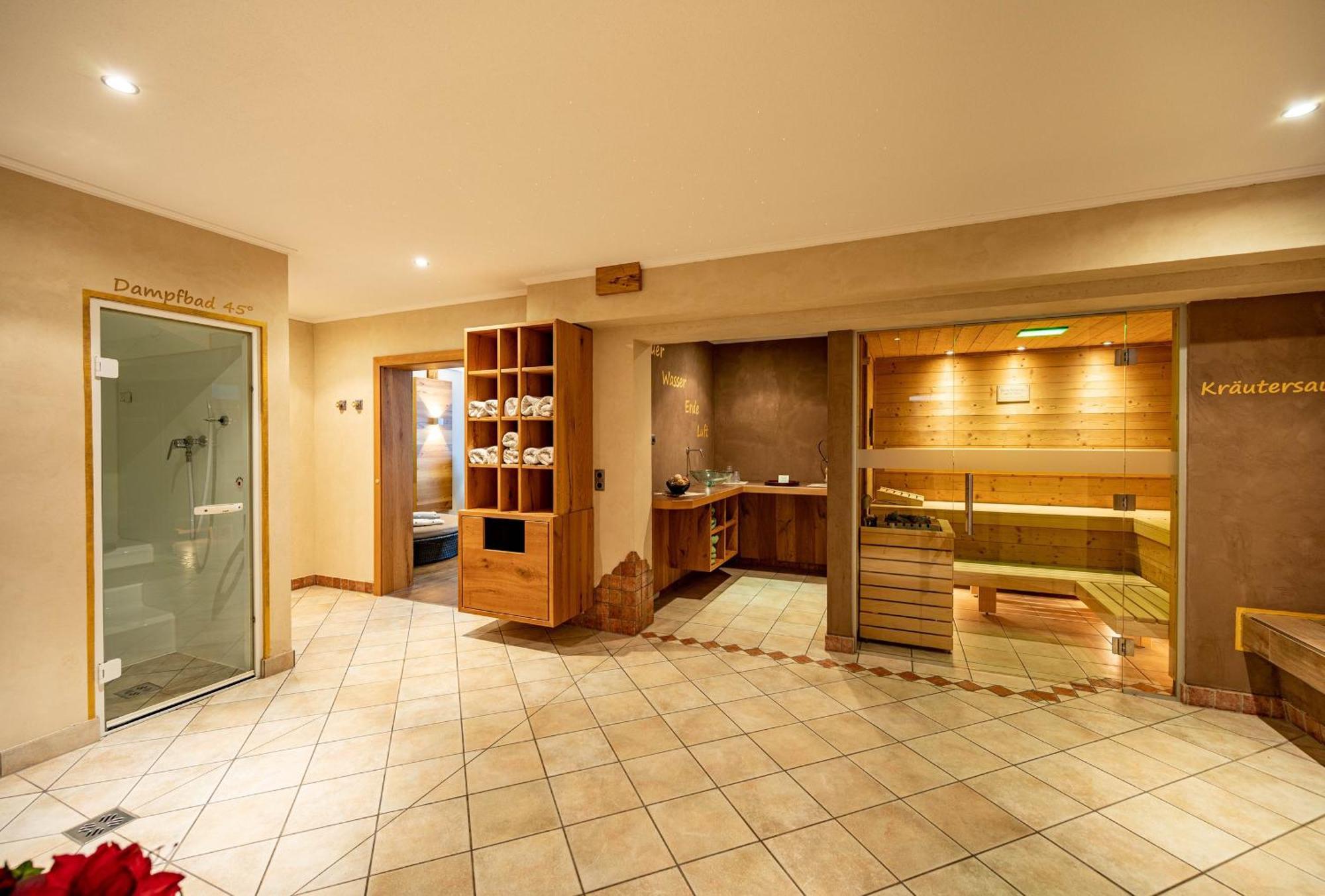 Rustika - Appartements & Spa Ehrwald Eksteriør billede