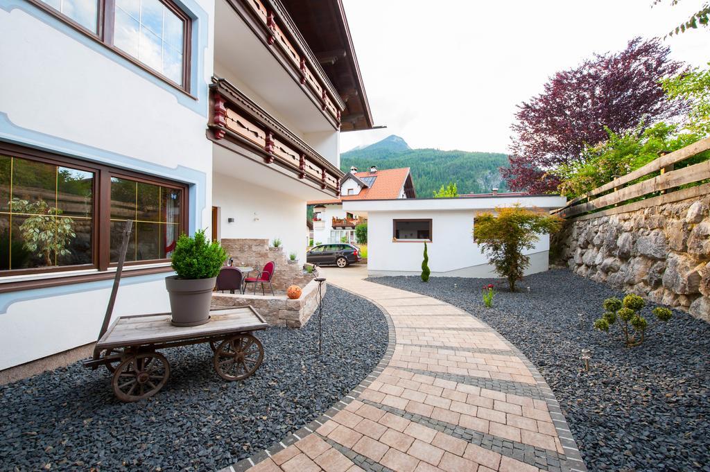 Rustika - Appartements & Spa Ehrwald Eksteriør billede